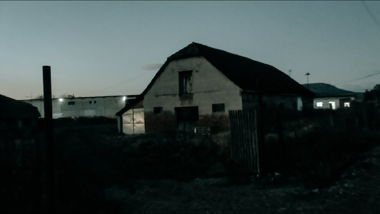 EXPLORING AN ABANDONED BARN - YouTube