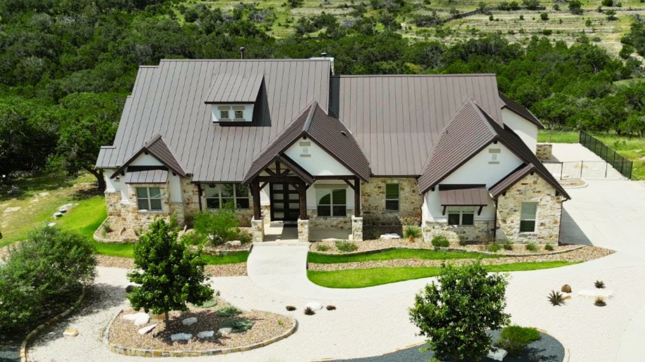 1543 Via Principale | 4 Beds | Vintage Oaks | Model Home Tour | New Braunfels TX