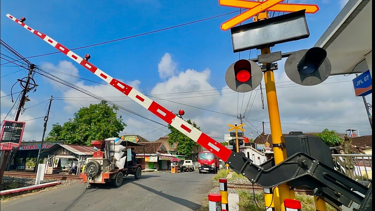 ALL NEW!, Perlintasan Kereta Api Pasar Bugel Sukoharjo, Jawa Tengah