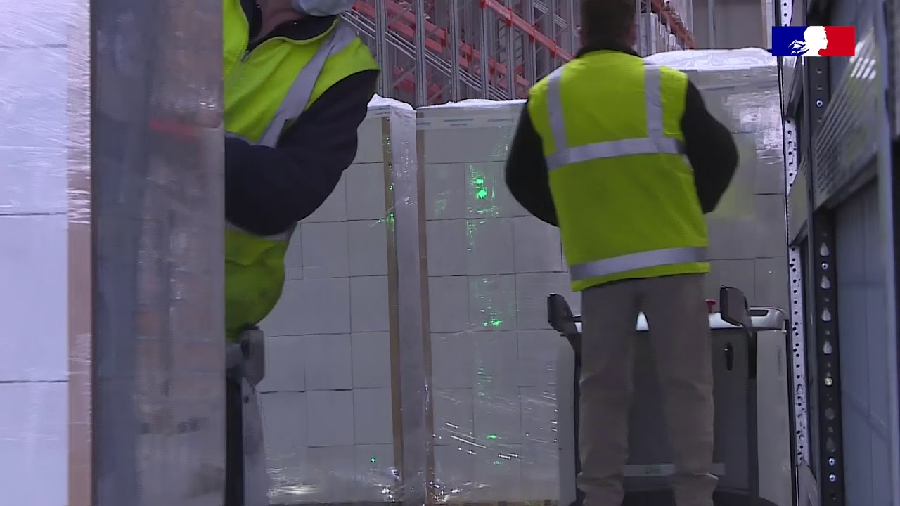 Covid-19 : stockage de masques dans le cadre de l'opération Résilience