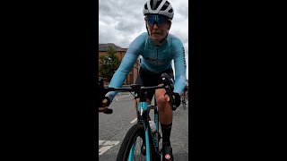 Quick reactions save Pro Cyclist in bunch sprint Quick reactions save Pro Cyclist in bunch sprint