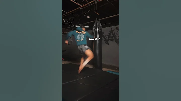 ADVANCED Kickboxing combo 💥🥊 #Kickboxing #Muaythai #Shorts #boxing #mma #boxingtraining