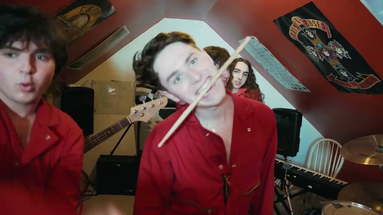 Guarda One Way Out - Red (Official Video) su YouTube Guarda One Way Out - Red (Official Video) su YouTube