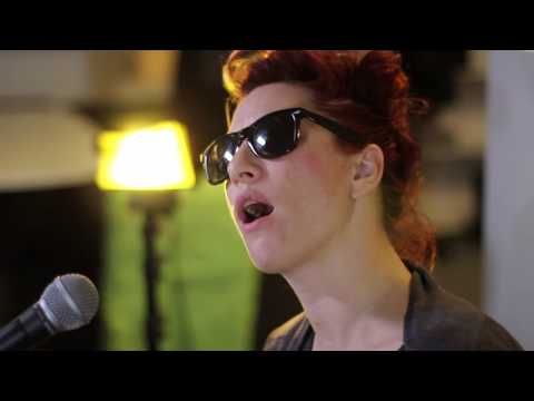 Amanda Palmer mit Ich bau dir ein Schloss im STANDARD Player