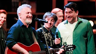 видео: Леонид Агутин – «Оля» feat. Купание обезьяны в тёплой воде (альбом «Н.В.Л.», фрагмент шоу «Кстати») картинка: Леонид Агутин – «Оля» feat. Купание обезьяны в тёплой воде (альбом «Н.В.Л.», фрагмент шоу «Кстати»)