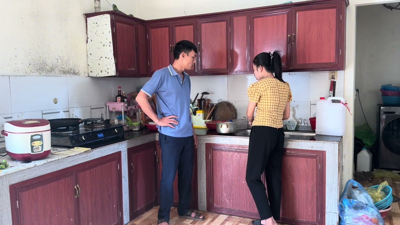 Toàn tức quá không làm gì được. Con ran mat nham 