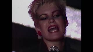 Bananarama - Robert De Niro's Waiting