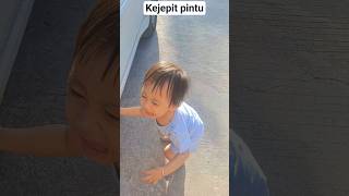 Si Cantik Kejepit Pintu Jarinya