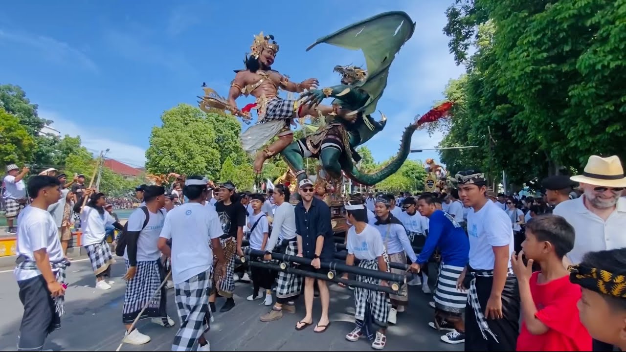 Pawai Ogoh-ogoh di Mataram Lombok 2025
