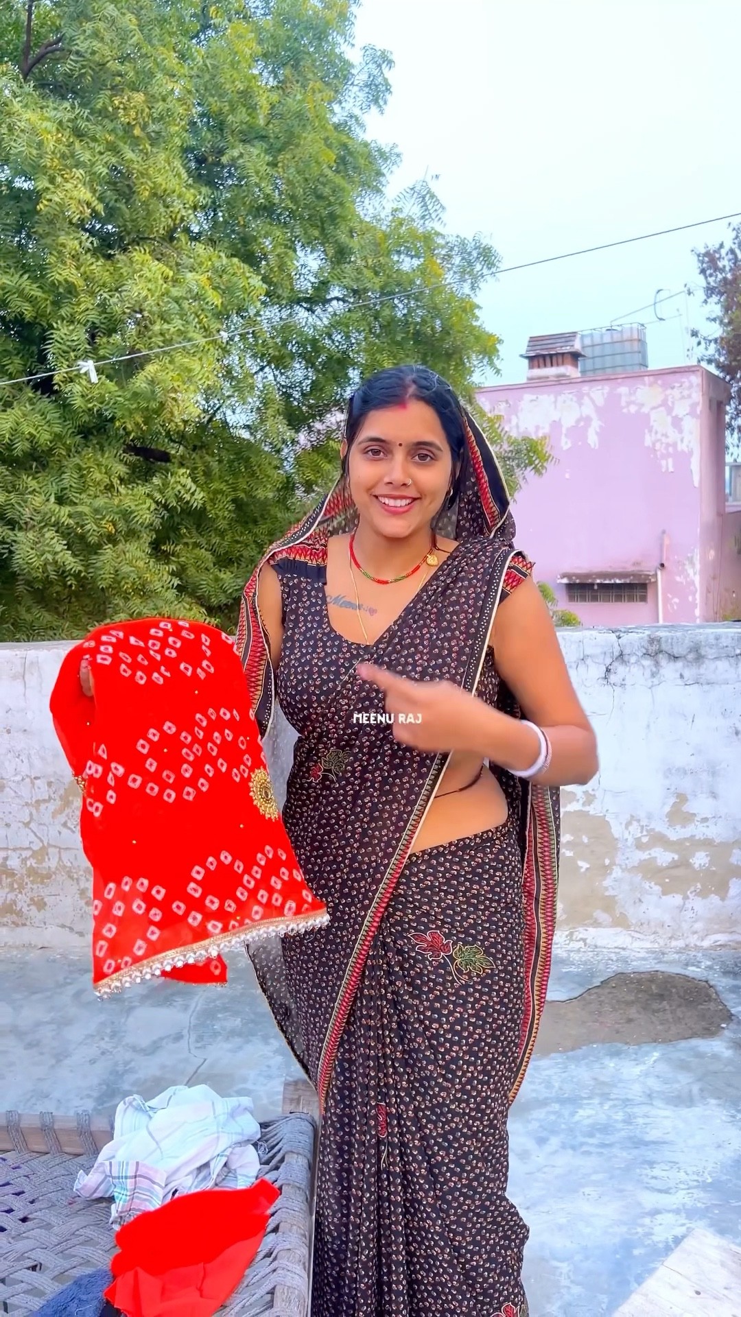 दोस्तों ये साड़ी ? लेकर आई हूँ #meenu #trending #trendingshorts