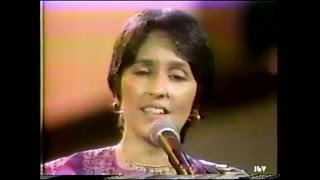 Video thumbnail of "JOAN BAEZ:  Honest Lullaby - 1977"