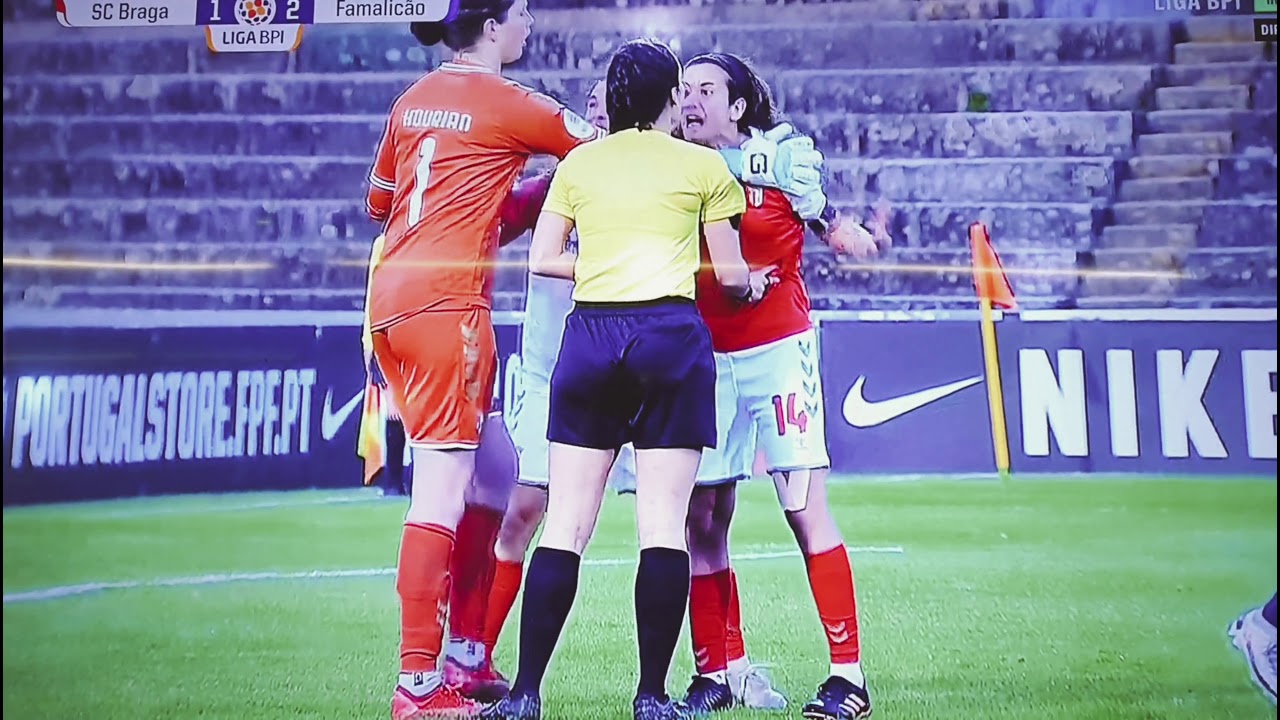 Laura Luís fez penálti enquanto 'aquecia' na linha de fundo - YouTube