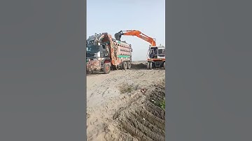 Damper loading in Pakistan very difficult #pakistan #viral #loading #damper