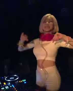 DJ SODA   제 노래 ‘THINK ABOUT IT’ 잘 듣고 계신가용 ❤️ BGM🎵 THINK