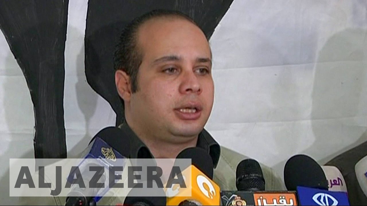 مصر تفرج عن ناشط بارز من السجن