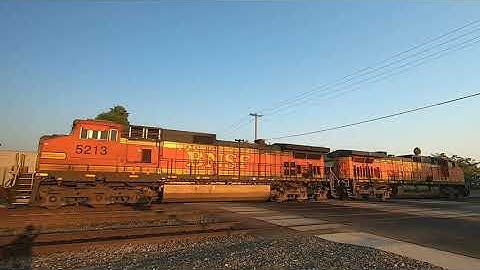 2 Dash 9 leads BNSF intermodal with a Gevo DPU