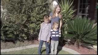 U.S. Marine Surprises His Family in the Front Yard