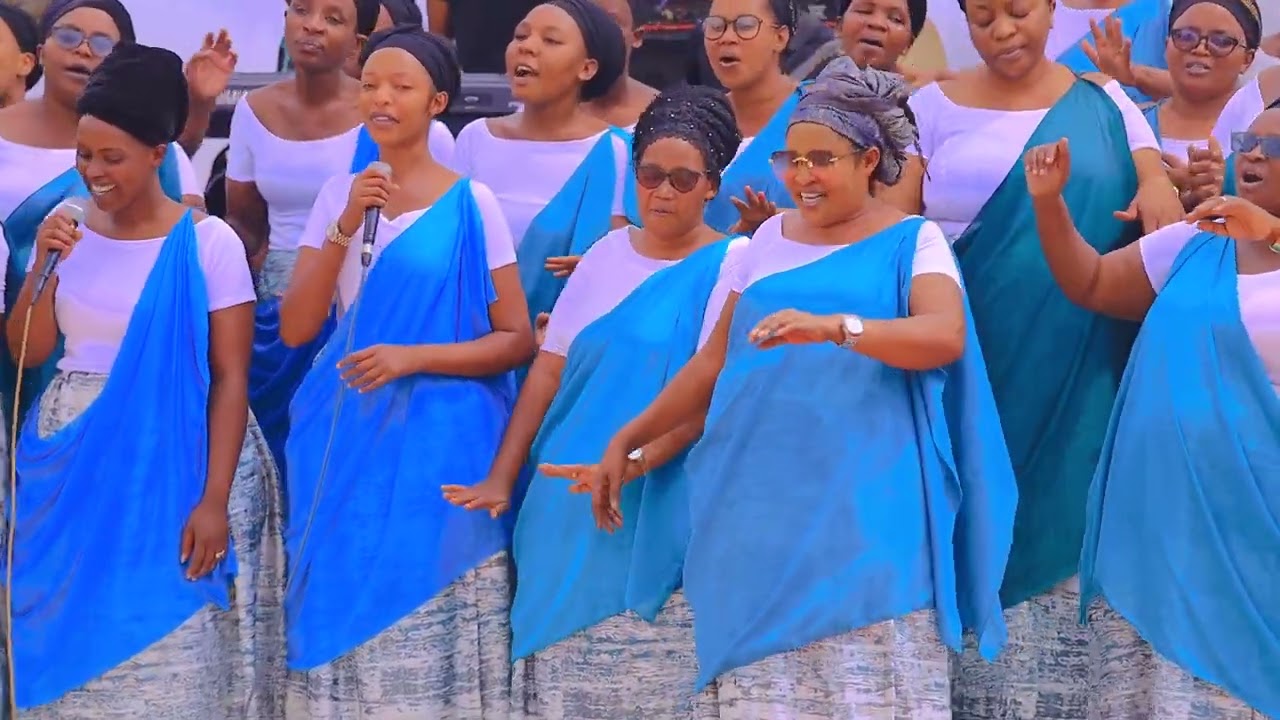 DUKWIYE GUKIZWA🙌🙌 GAHOGO CHOIR ITANZE UBUTUMWA BUKOMEYE MU GITERANE HAMWE NA CHORALE HOSIANA