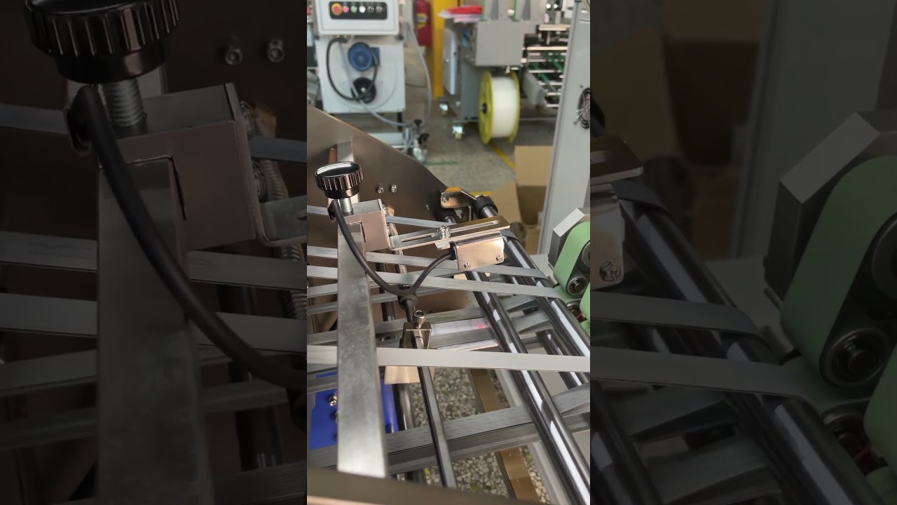 Leaflet folding machine with Vertical Stacker