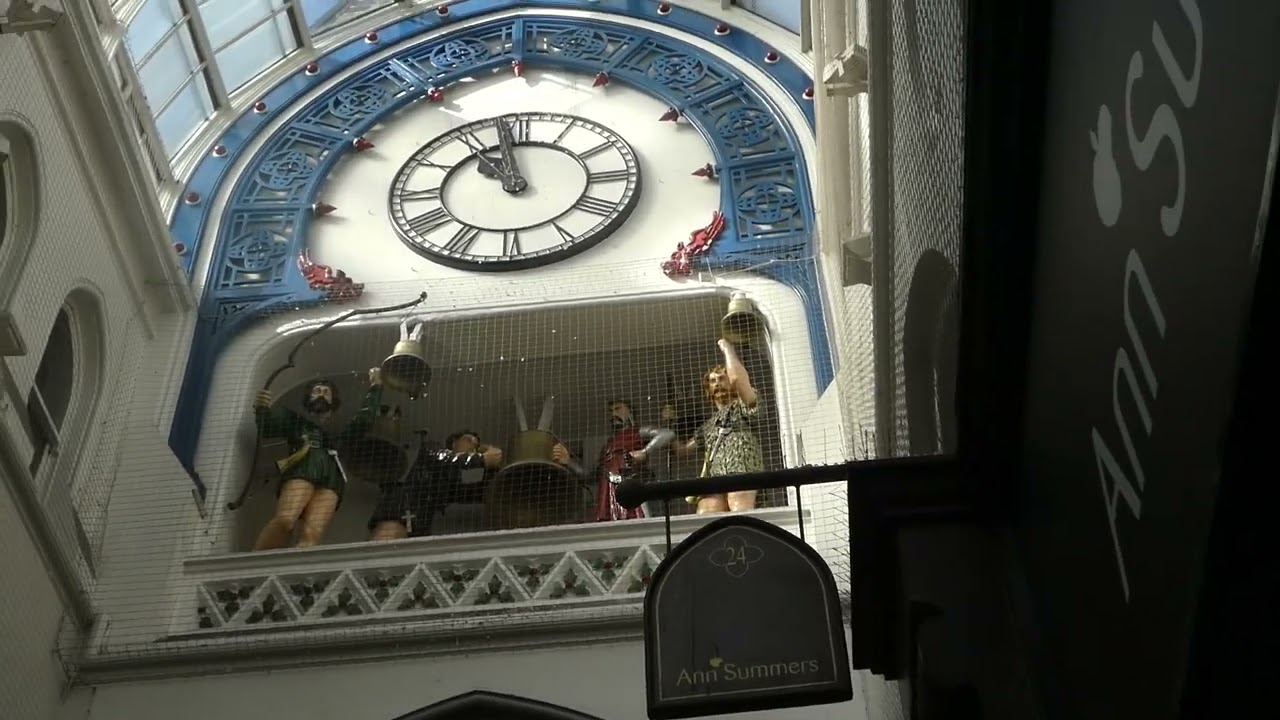 thorntons arcade clock chimes 11AM (hour chimes not workiing )