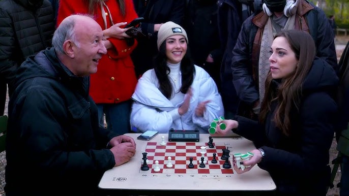 Video of Dina Belenkaya cheating OTB in a chess hustle at the park match :  r/chess