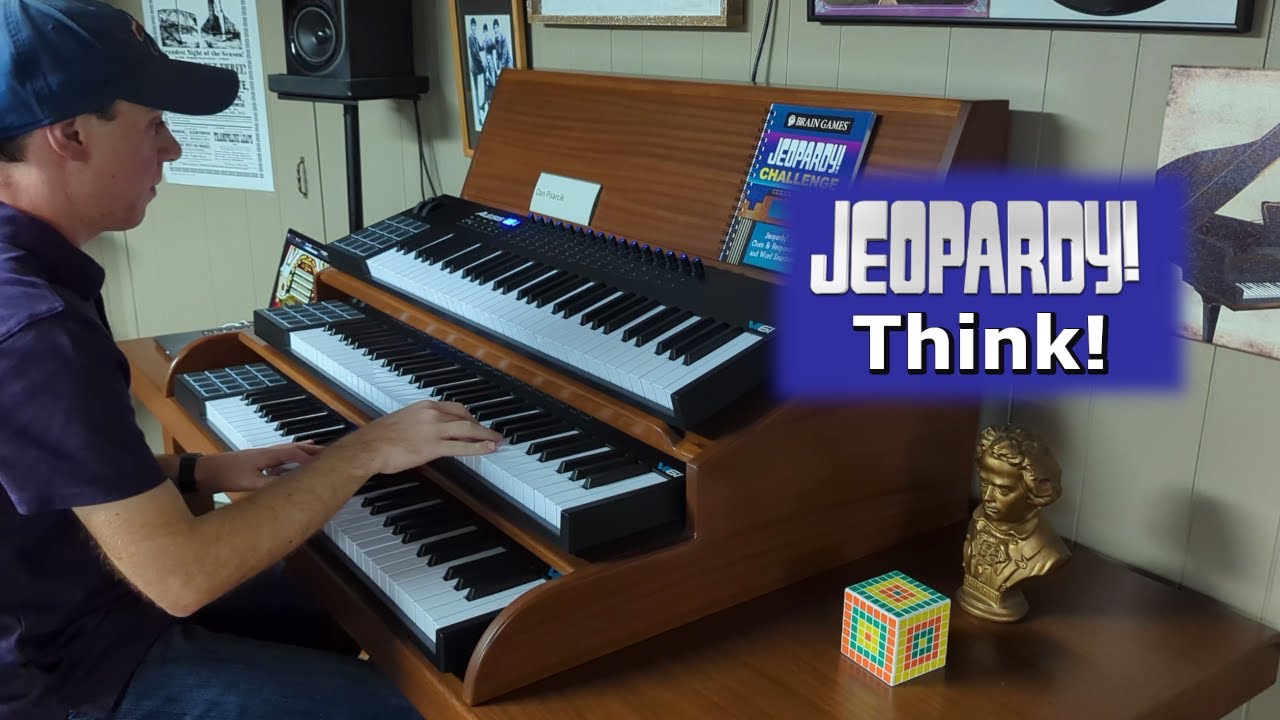 девушка в музыкальной студии. люди в звукозаписывающей студии. человек с наушниками. A music is used for. наушники на человеке.