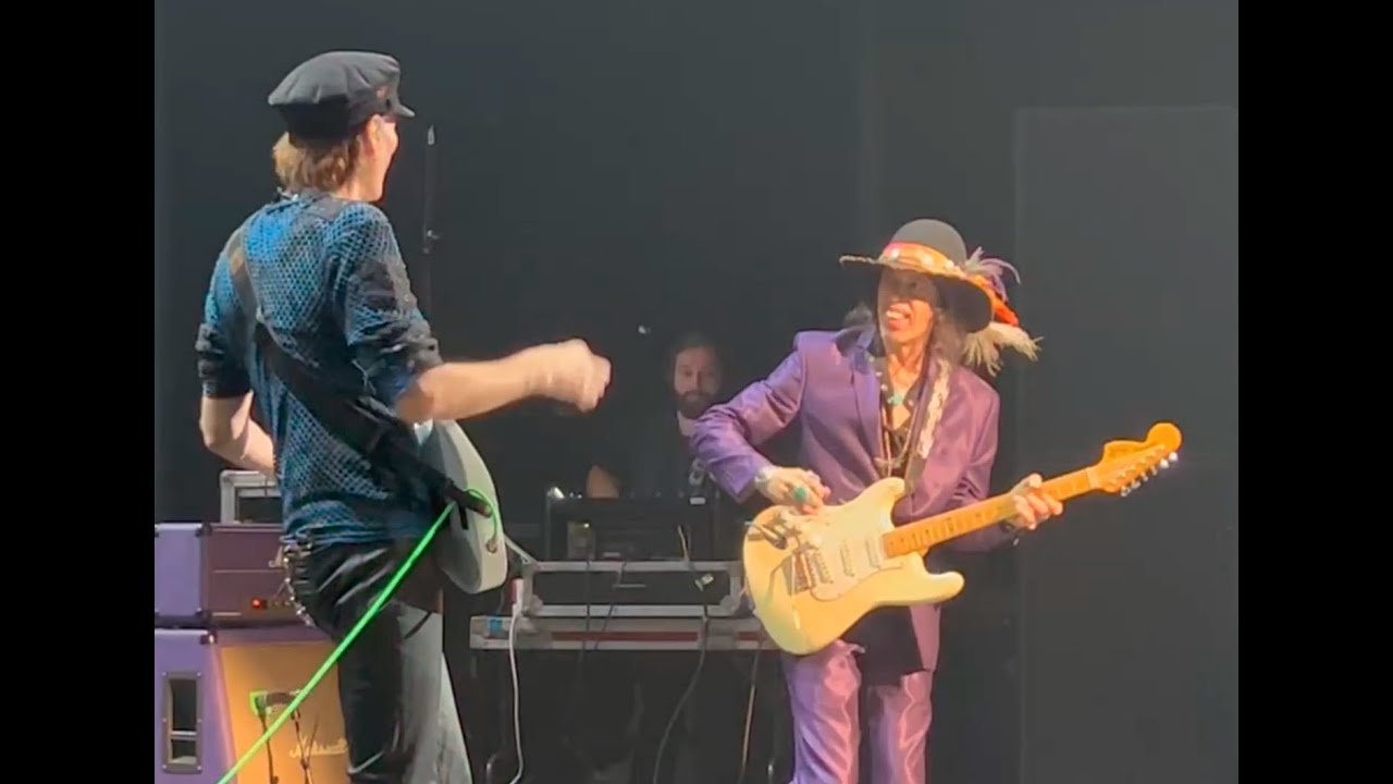 Steve Vai & Randy Hansen performing 
