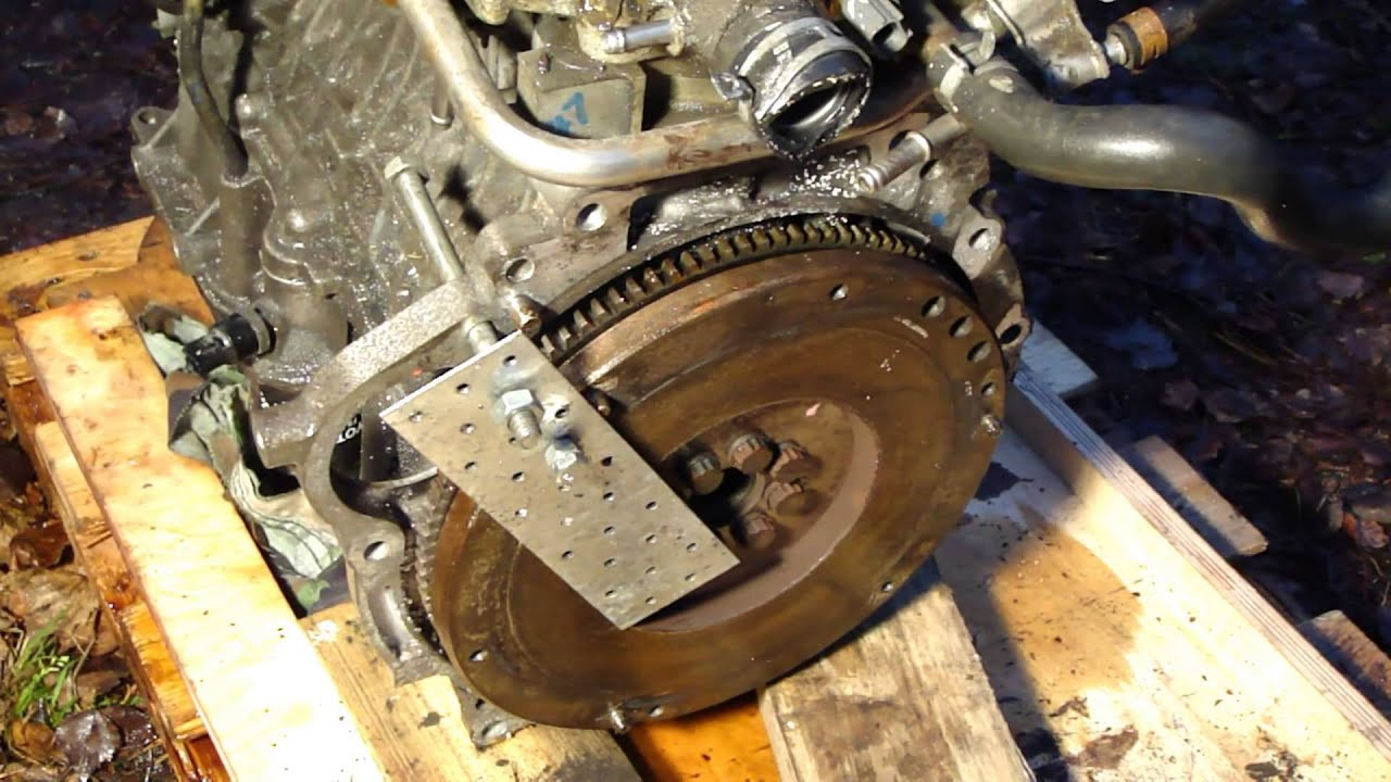 How to disassemble engine VVTi Toyota Part 12/31: Crankshaft wheel or