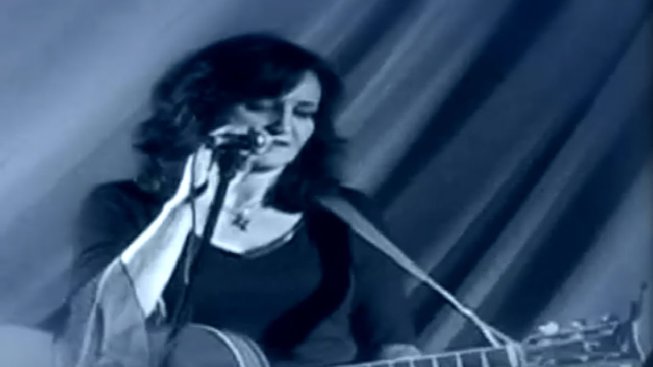Eileen Laverty - One (U2 Cover) Live Version adlı videoyu YouTube'da izle Eileen Laverty - One (U2 Cover) Live Version adlı videoyu YouTube'da izle