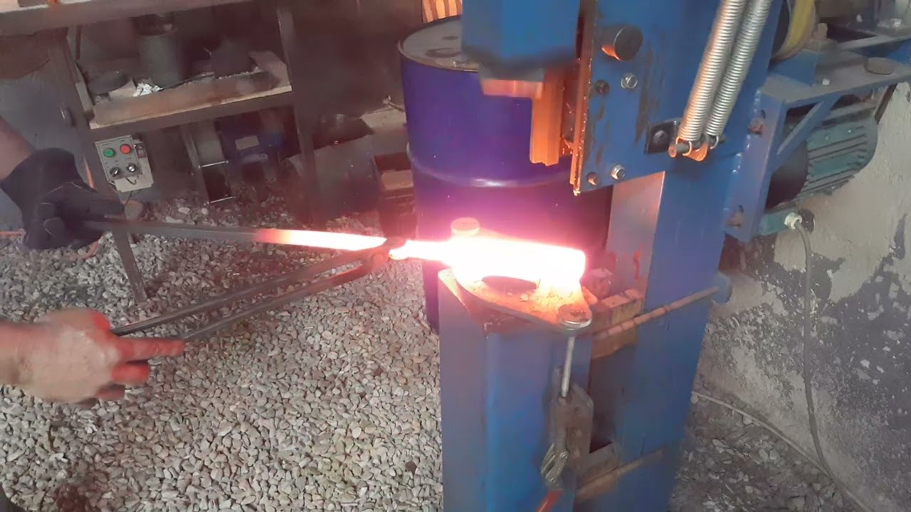 Mastersmith Neels Van Den Berg in action