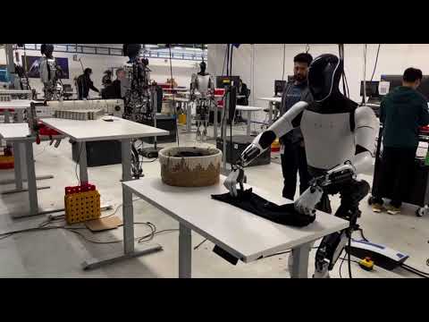 Tesla Optimus Robot Can Fold A Shirt