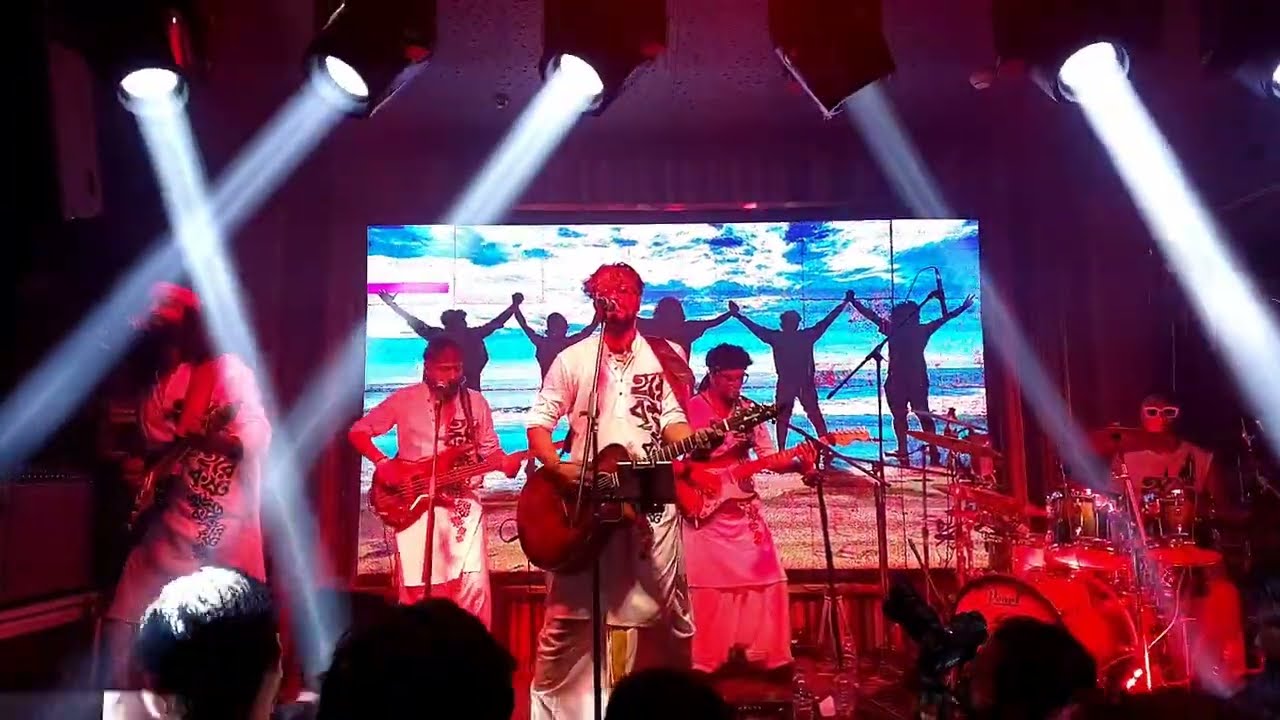 Nodi Jodi Mod Hoto & Aage Ki Sundar feat. Chayan Chakraborty - Fakira Live @ Hard Rock Cafe, Kolkata