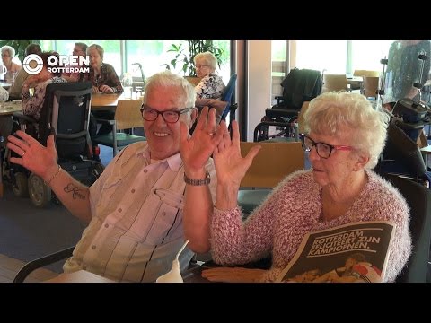 Feyenoord kampioen - Ouderen genieten op feestelijke wijze van huldiging Feyenoord