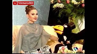 Rockefeller Intentando Ligar Con Juncal Rivero