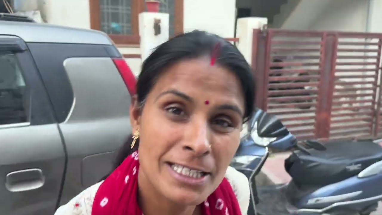 Mummy ke baal kheech liyee🙂