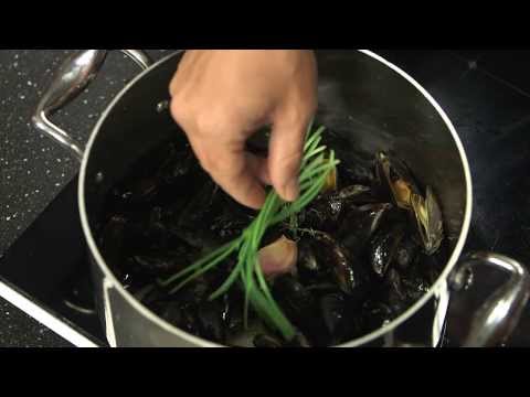 Vidéo: Faut-il cuire des moules ouvertes ?