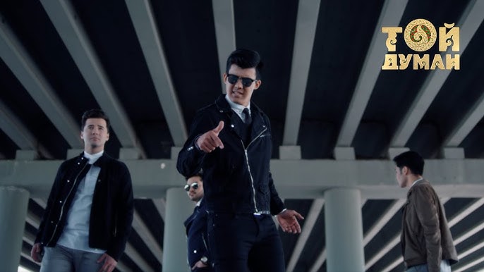 Ұялы телефонда түсірілген жеке үй порно Үлкен мүшесі бар қара жігіт балапандарды трахает