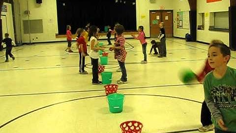 PE Catching and Throwing game - Catch Everything