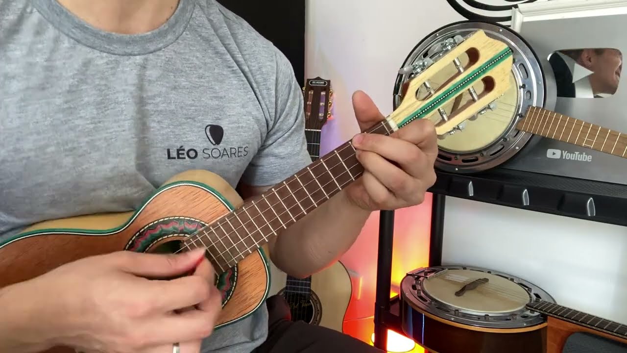 FLOREIO PRA VOCÊ DIFERENCIAR SUA BATIDA NO CAVAQUINHO E BANJO - AULA DE CAVACO COM LÉO SOARES