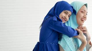 Little muslim girl hugs her mother  تحضير السعادة احيانا فهي مجانا