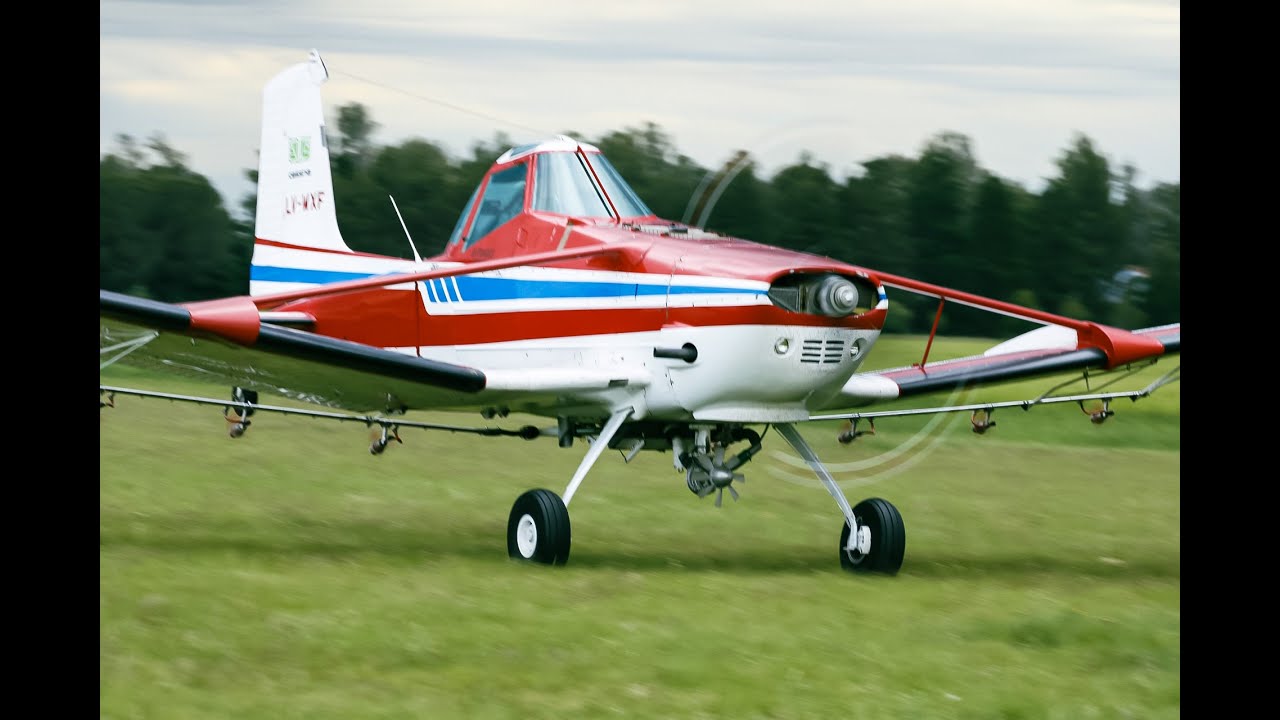 Low and Fast Crop Dusting - YouTube