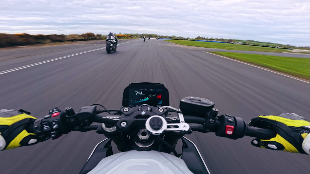 BMW S1000R Raw sound Kirkistown track day in Green/novice group.
