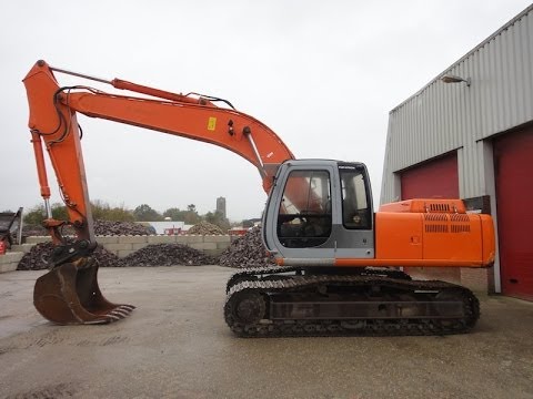 Digger Fiat Hitachi EX215 working / operating