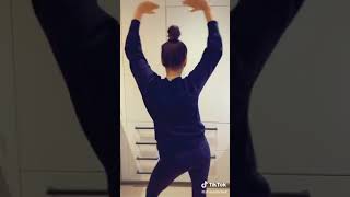 Shay Mitchell and Ashley Benson funny tiktok moment