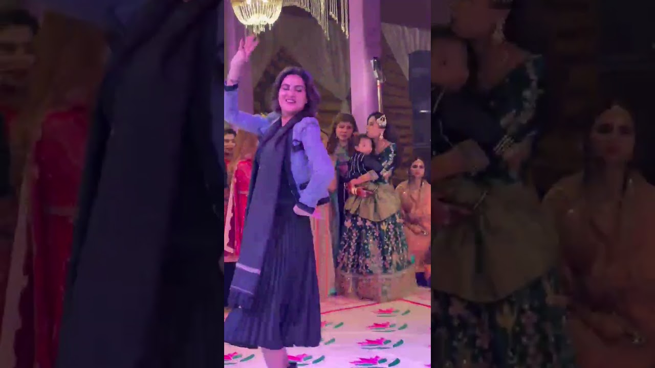 FIZA ALI'S AMAZING DANCE ON FAMILY WEDDING😍😍 
