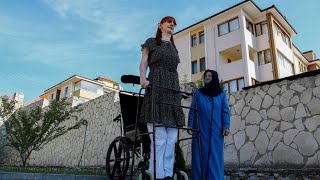 Diese 24-Jährige ist die größte Frau der Welt