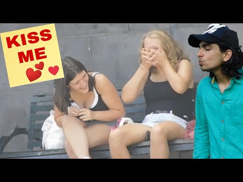 giving-love-notes-to-girls-**crazy-reactions**