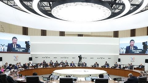 Xi Jinping delivers speech at first session of 32nd APEC Economic Leaders