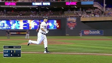 Willingham drills go-ahead homer in the 8th