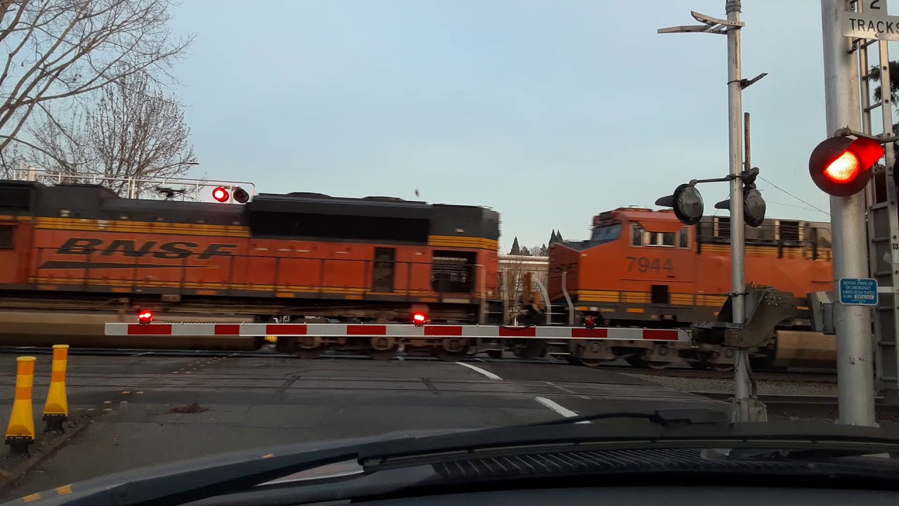 BNSF 9295 Northbound oil train in Kent WA